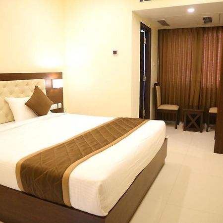 Hotel Vsr Grand Madanapalle Esterno foto