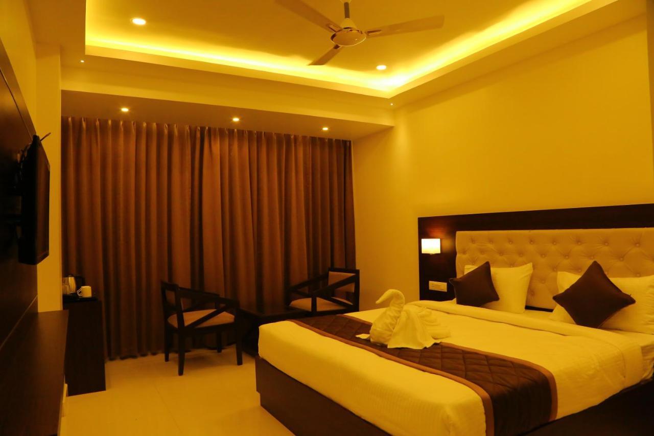 Hotel Vsr Grand Madanapalle Esterno foto