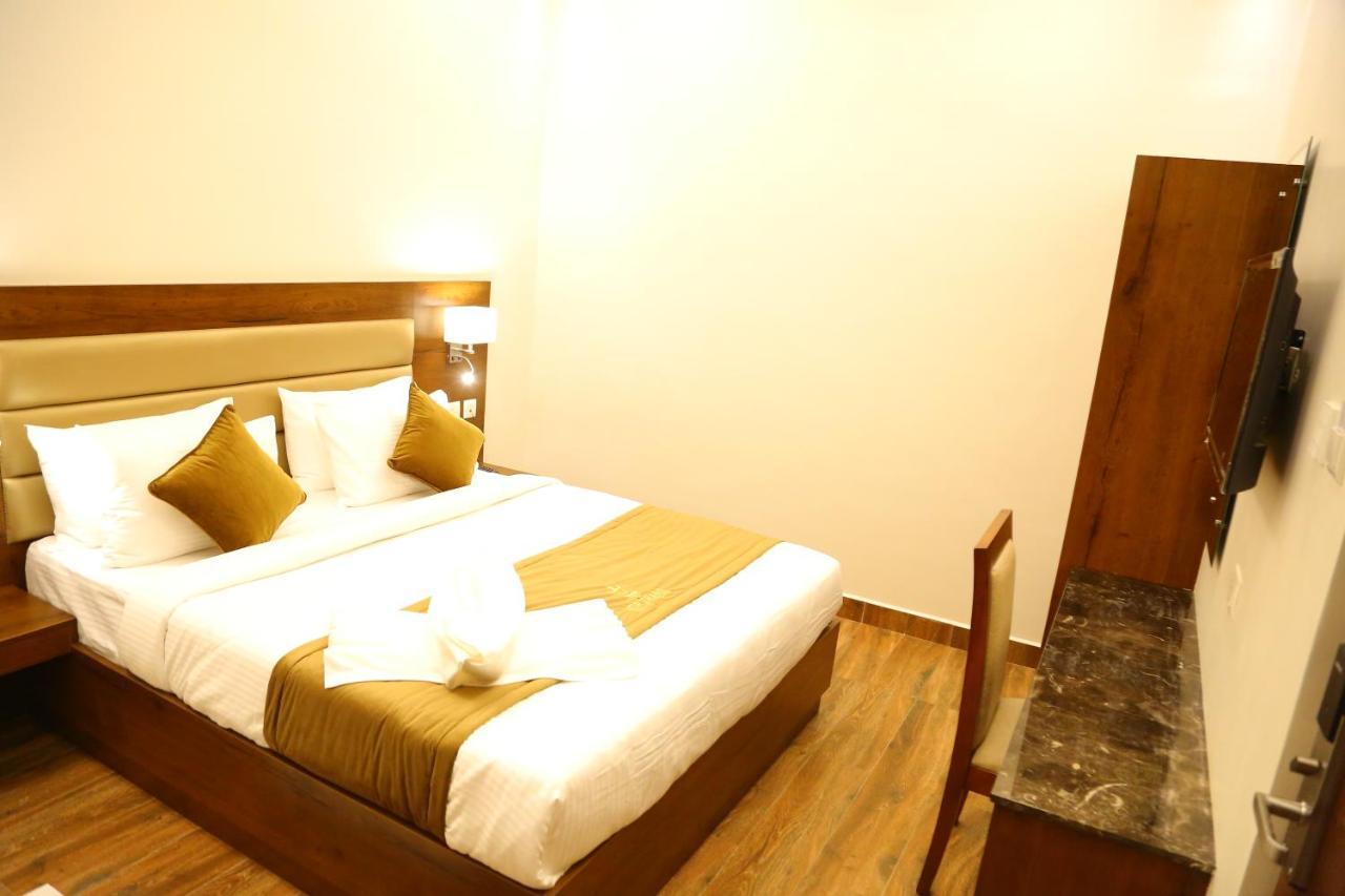 Hotel Vsr Grand Madanapalle Esterno foto