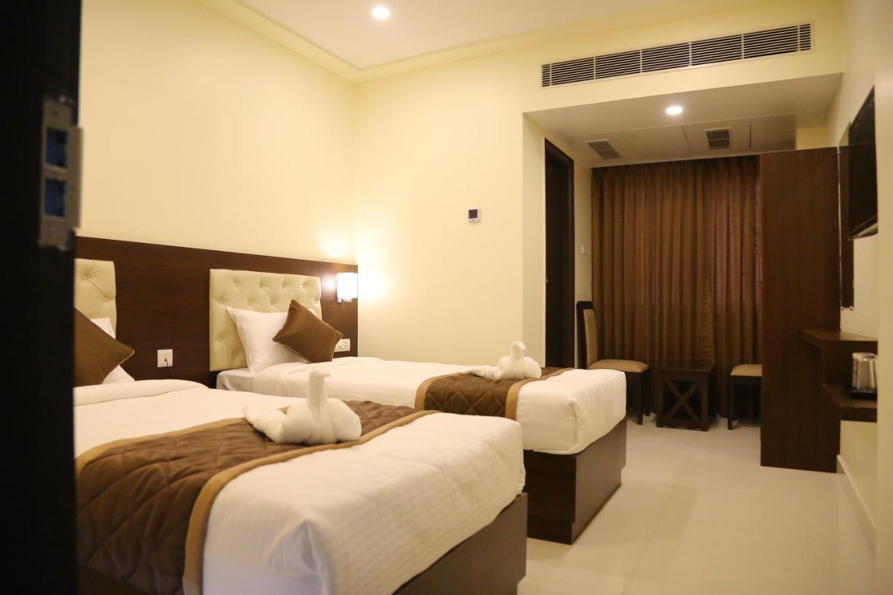 Hotel Vsr Grand Madanapalle Esterno foto