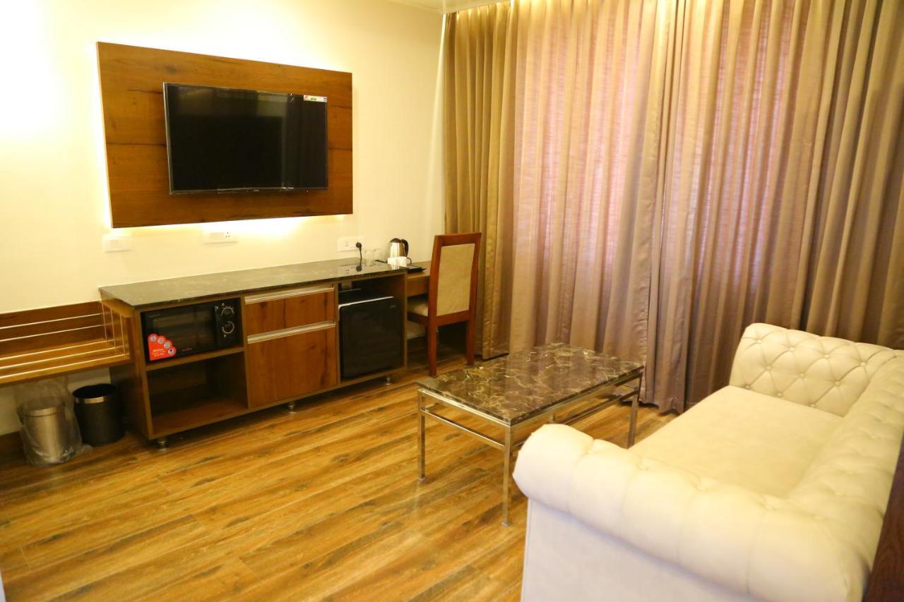 Hotel Vsr Grand Madanapalle Esterno foto