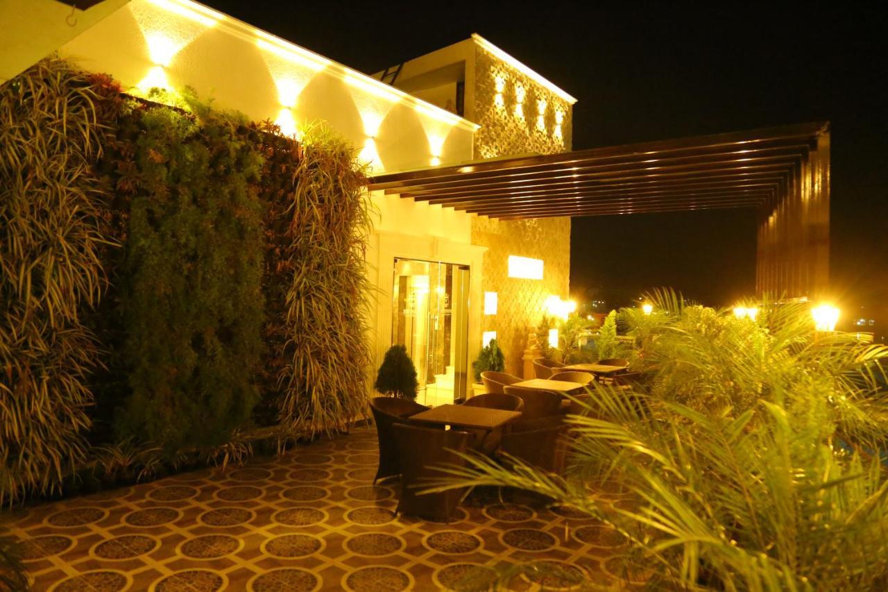 Hotel Vsr Grand Madanapalle Esterno foto