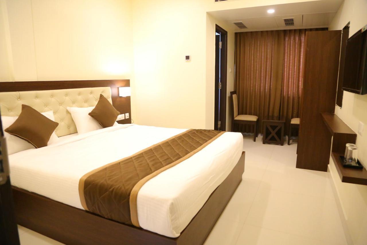 Hotel Vsr Grand Madanapalle Esterno foto