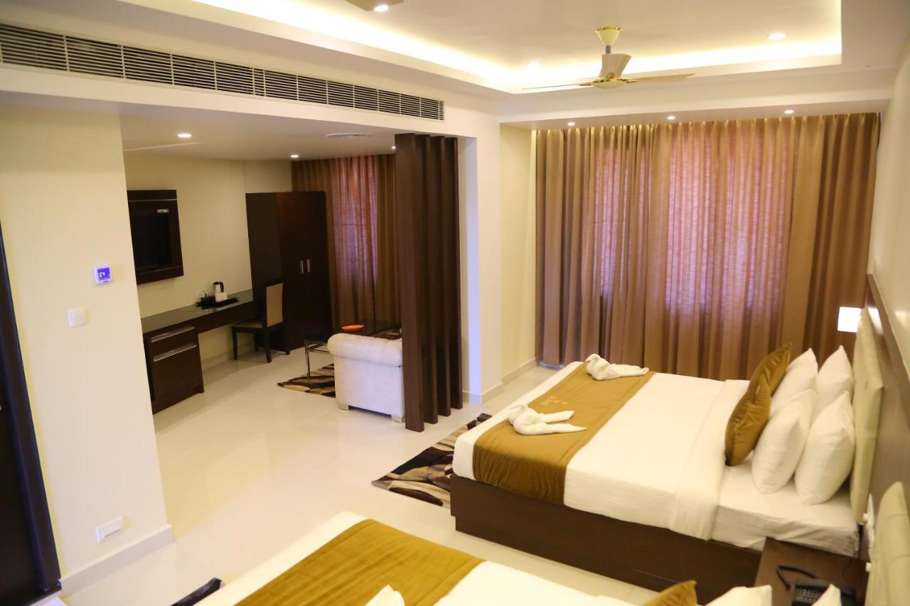 Hotel Vsr Grand Madanapalle Esterno foto