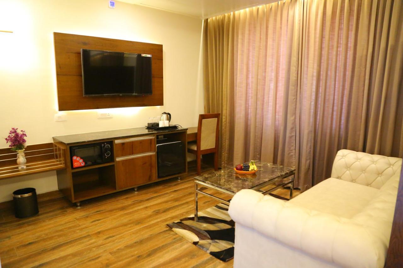 Hotel Vsr Grand Madanapalle Esterno foto