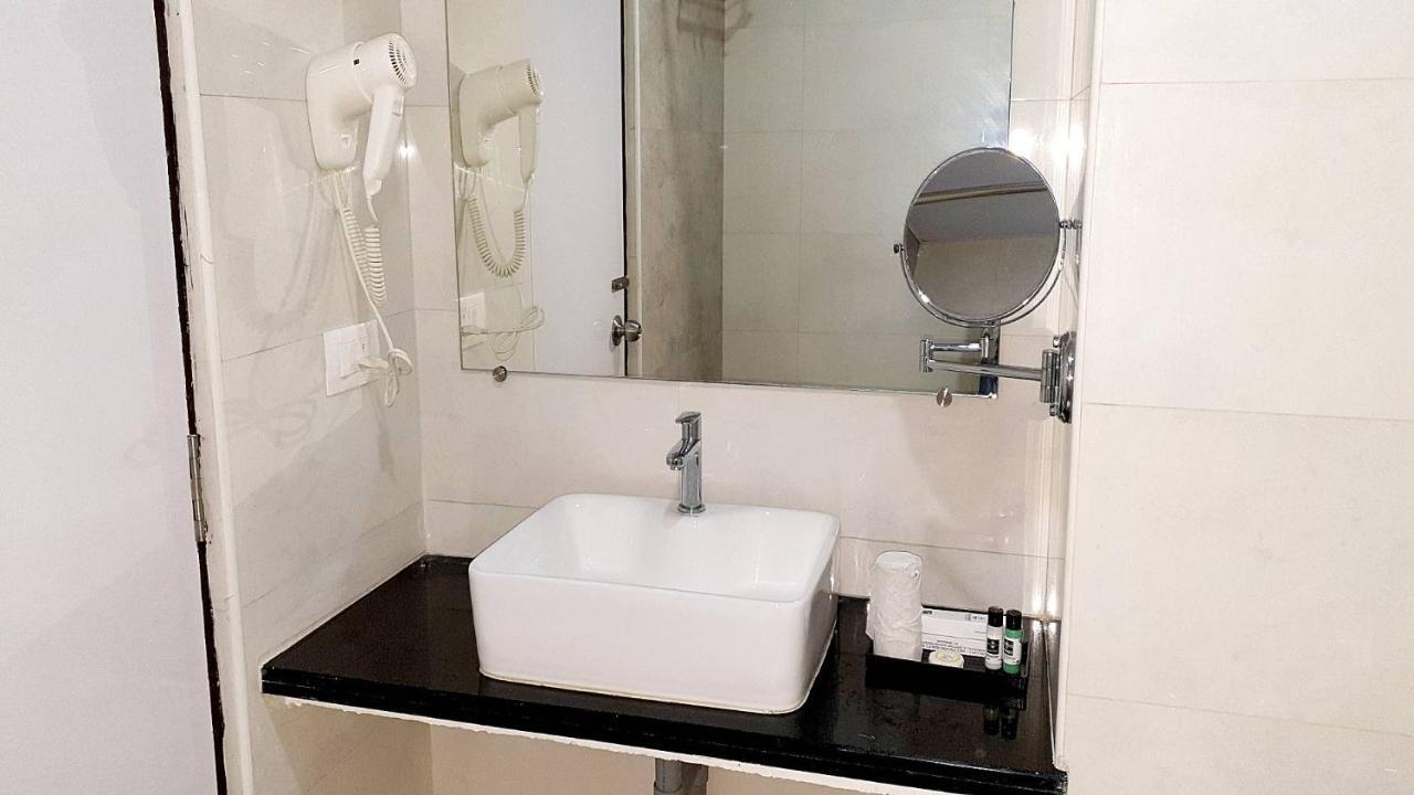Hotel Vsr Grand Madanapalle Esterno foto